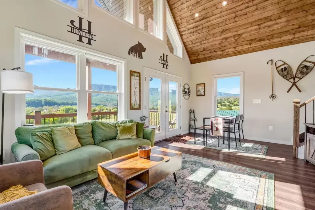 Living room at Hunter's Haven