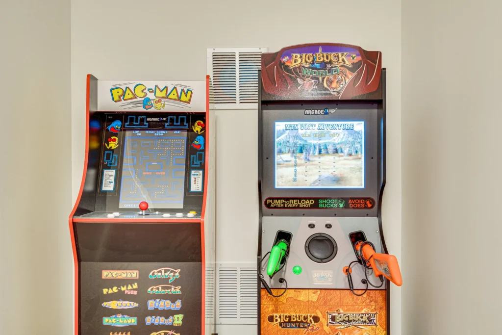 Arcade games in the Luray Oasis game room